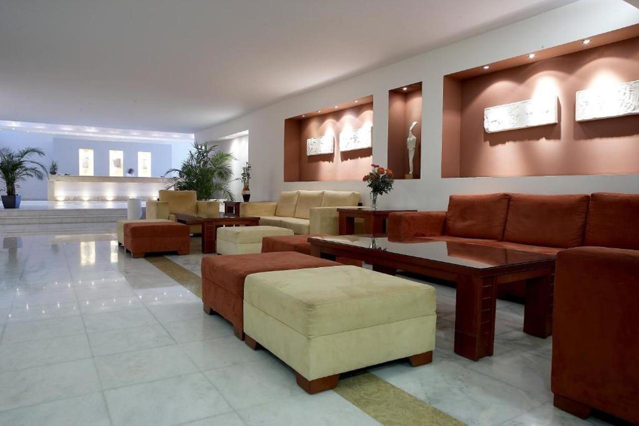 Otel Avra 3*