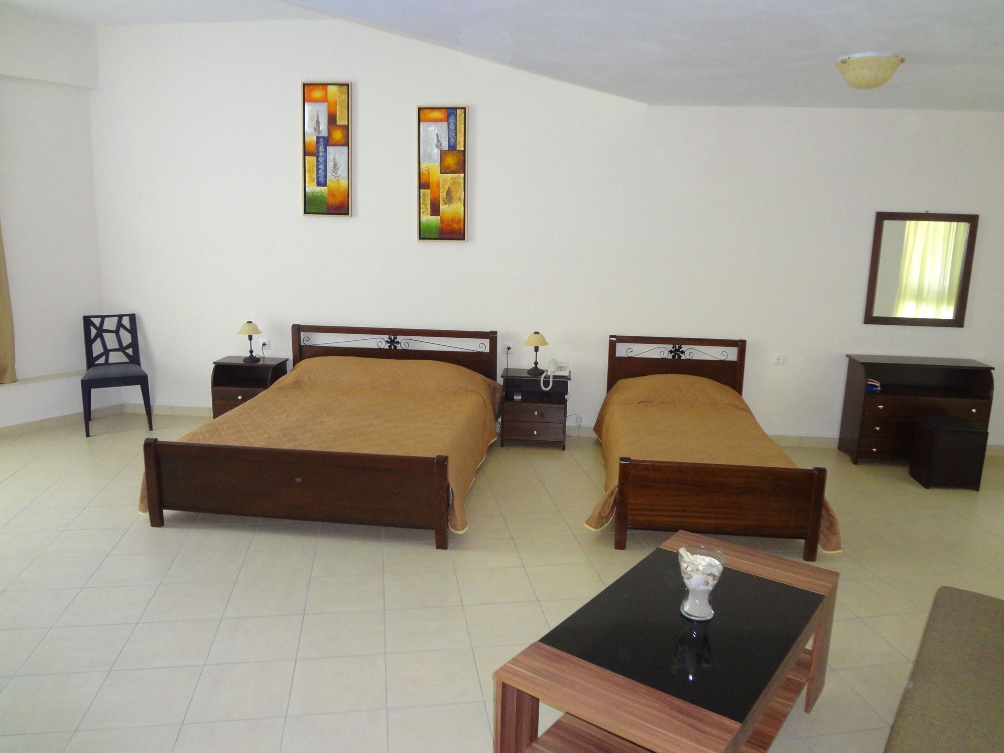 Hotel Avra